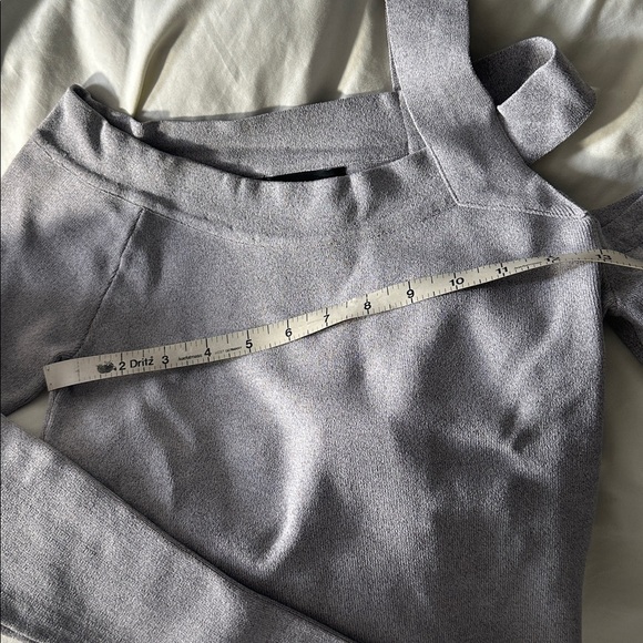 H:ours Gray top - Picture 3 of 5